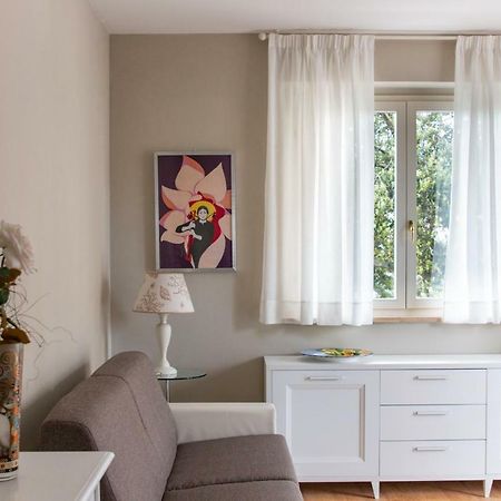 2-Bedroom Apt, With Balcony & Aircondition - 50 M From The Beach Marina di Pietrasanta Exterior photo