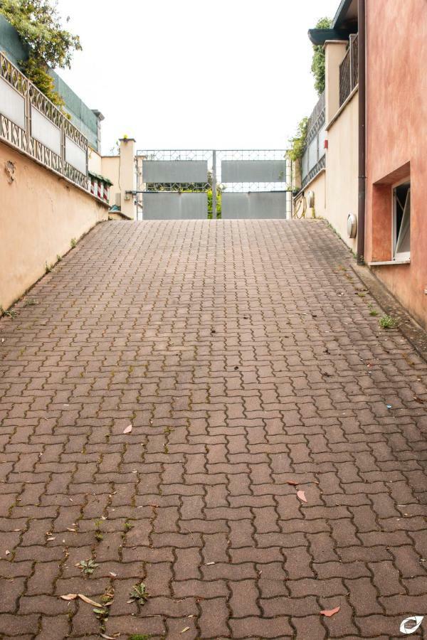 2-Bedroom Apt, With Balcony & Aircondition - 50 M From The Beach Marina di Pietrasanta Exterior photo