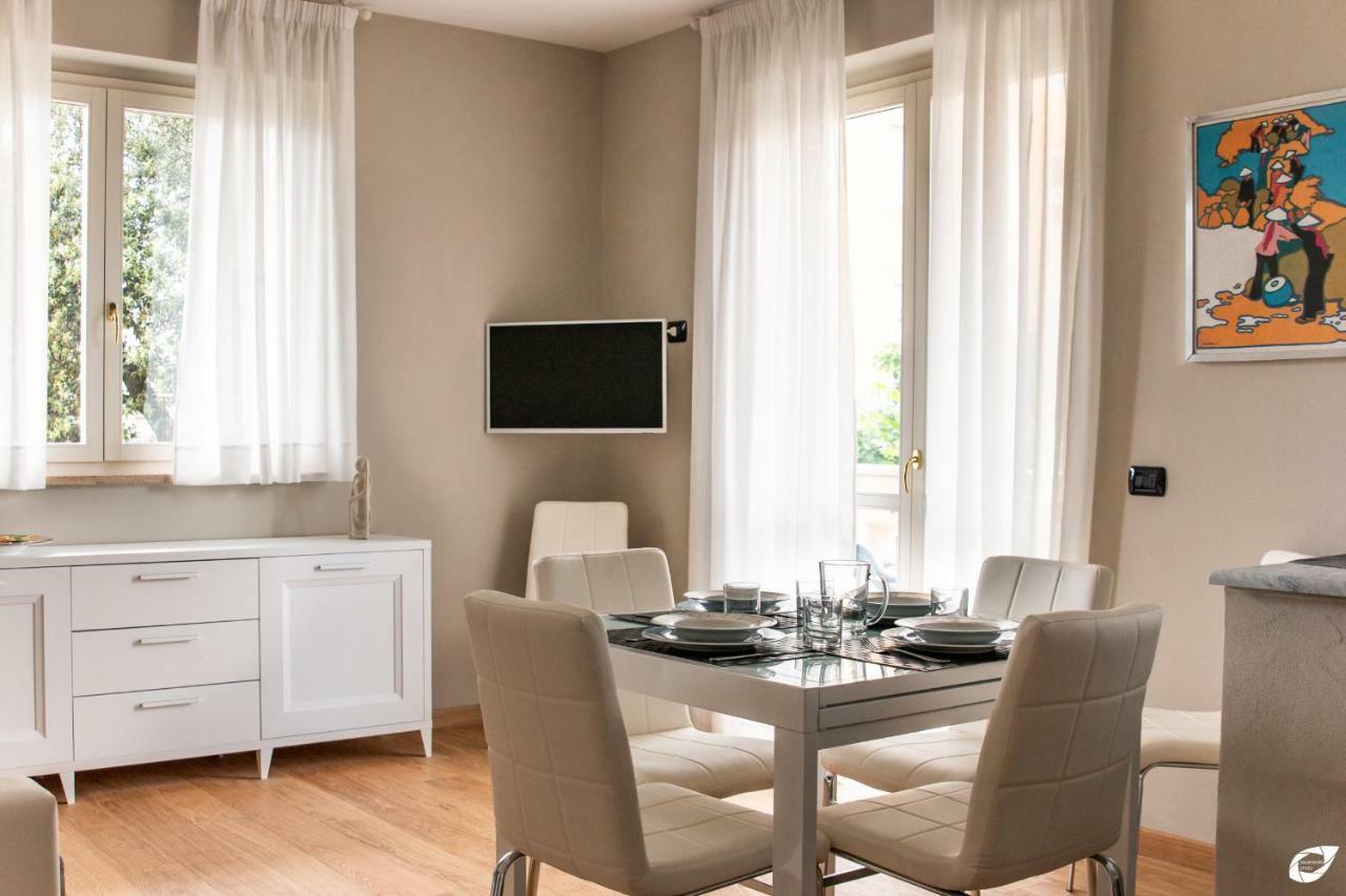 2-Bedroom Apt, With Balcony & Aircondition - 50 M From The Beach Marina di Pietrasanta Exterior photo