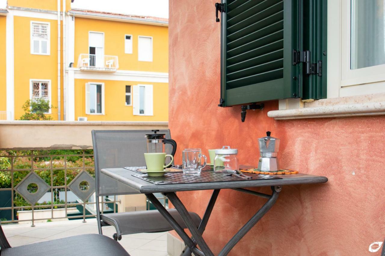 2-Bedroom Apt, With Balcony & Aircondition - 50 M From The Beach Marina di Pietrasanta Exterior photo